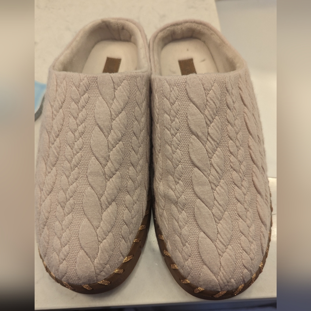 Muk Luk Size 9 1/2 Women's Slippers